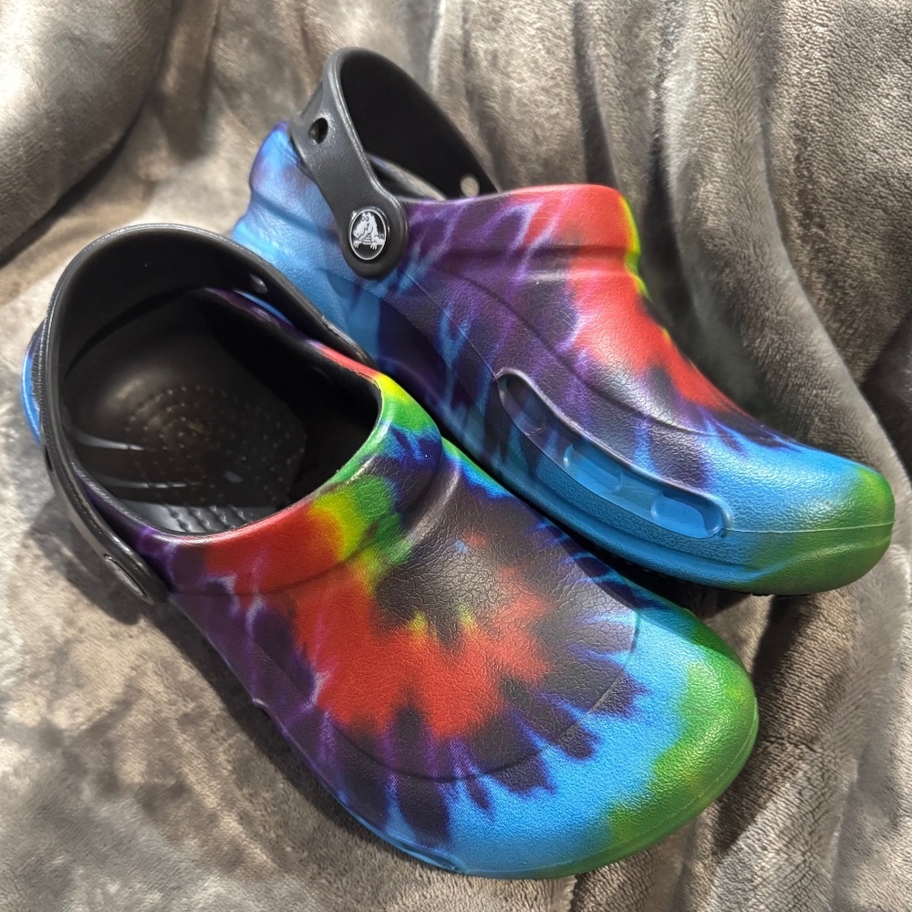 Crocs Bistro Tie Dye Rainbow Sandals Clogs Woman Girl W6 Man Boy Male M4